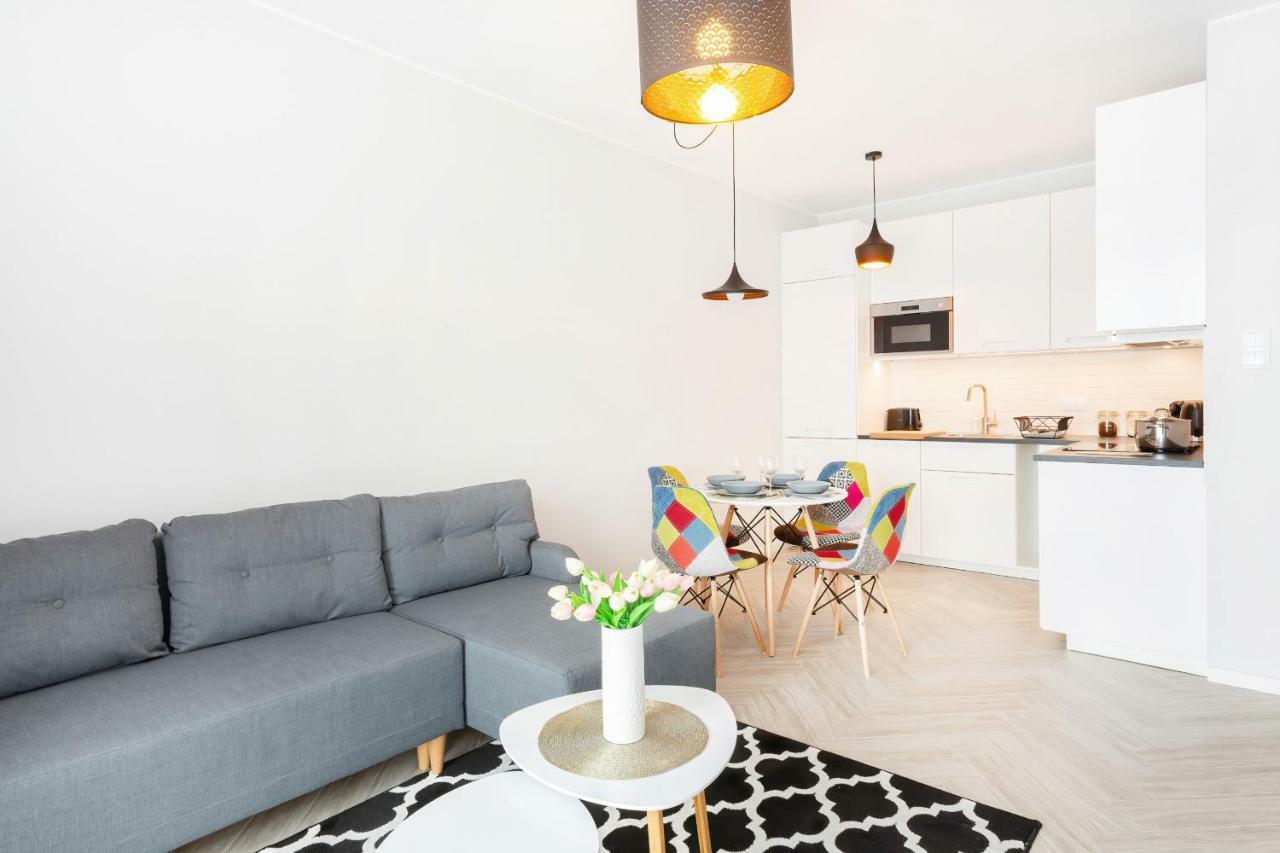 Rondo Wiatraczna By Renters * Varsovia