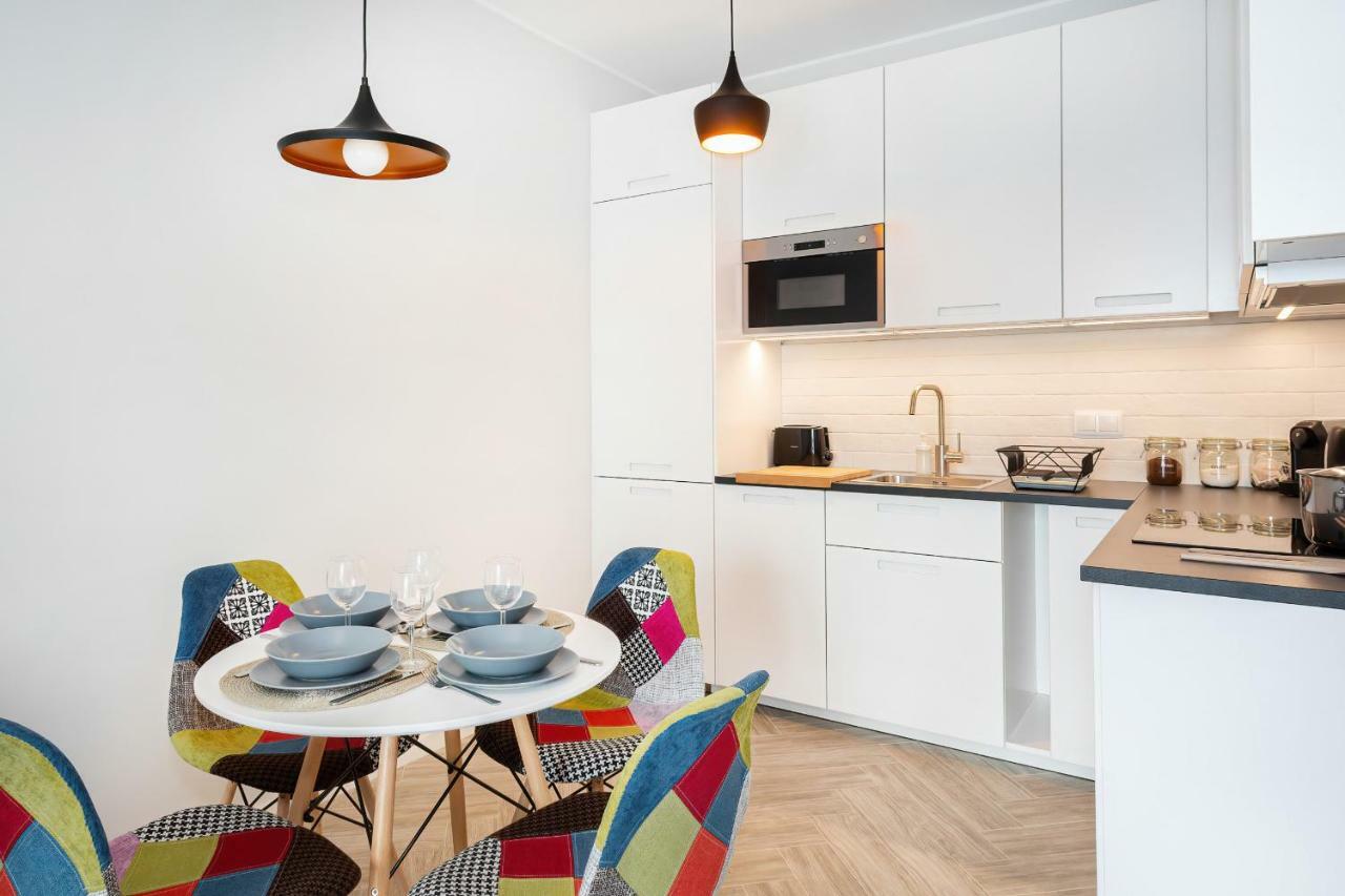 Rondo Wiatraczna By Renters Appartamento
