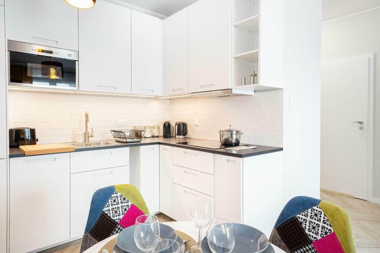 Rondo Wiatraczna By Renters * Varsovia