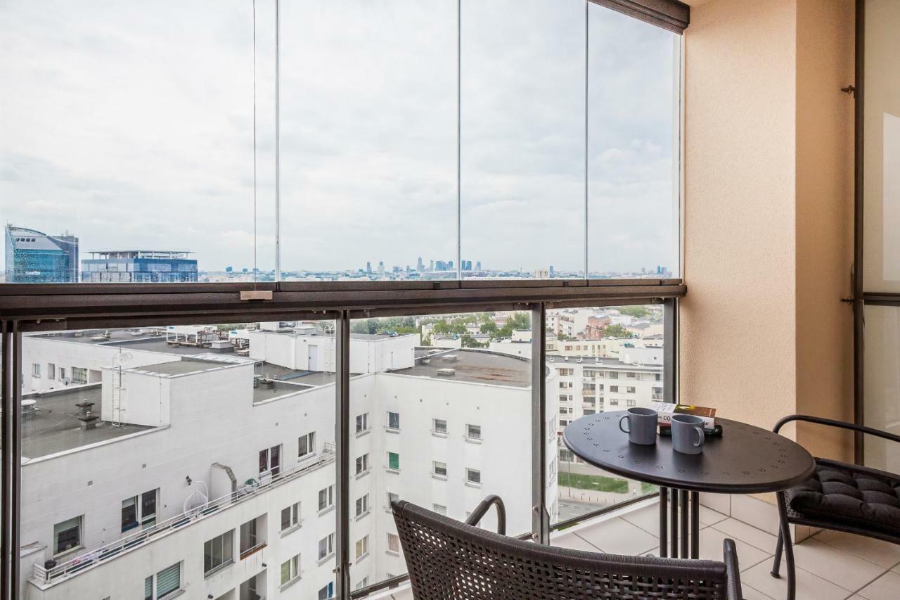 Rondo Wiatraczna By Renters Appartamento