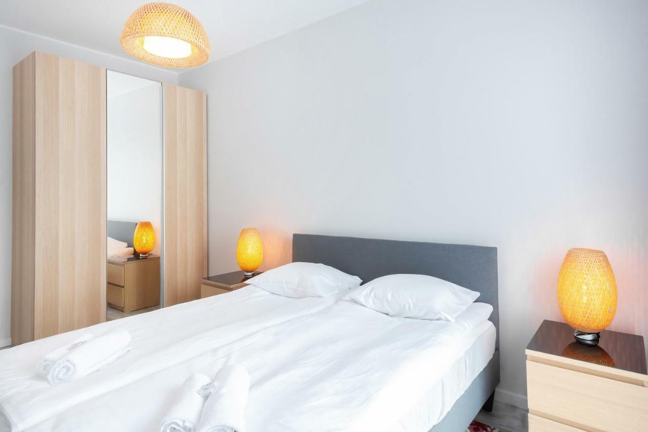 Rondo Wiatraczna By Renters Apartamento *