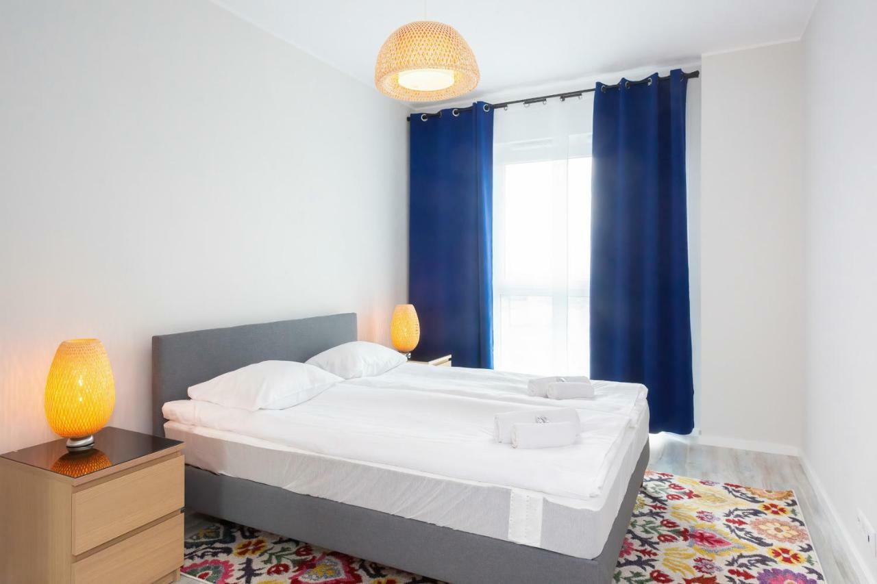 Rondo Wiatraczna By Renters * Varsavia